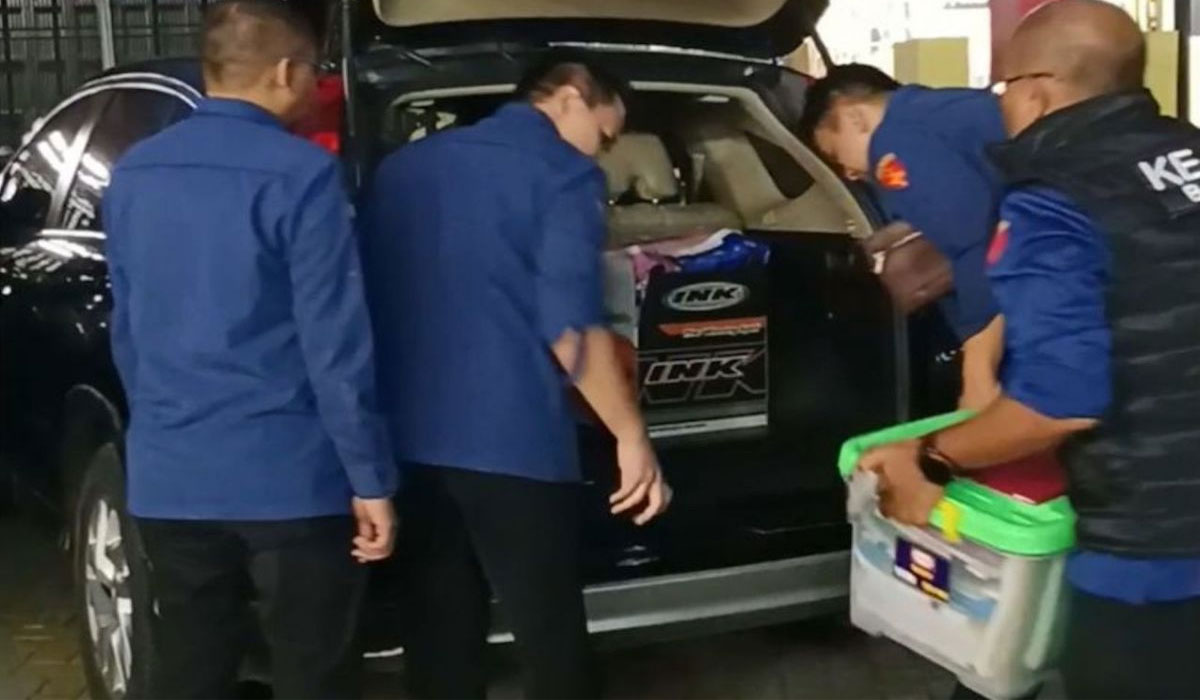 GEMPAR! Kejati Banten Geledah Kantor BUMD PT ABM, Dugaan Korupsi Terkuak!