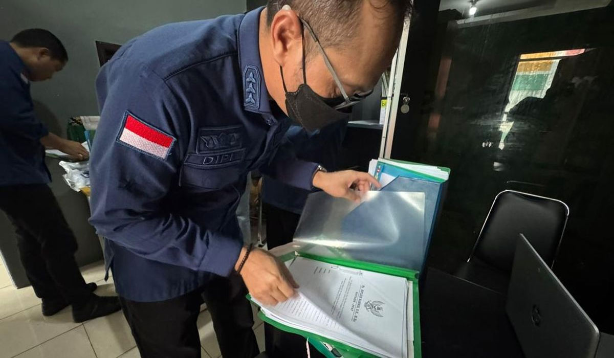 GEMPAR! Kejati Banten Geledah Kantor BUMD PT ABM, Dugaan Korupsi Terkuak!